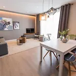 Spaces Seaside Flat- 4 Bedroom, 2 Bathroom, Terrace, Near 公寓 锡切斯